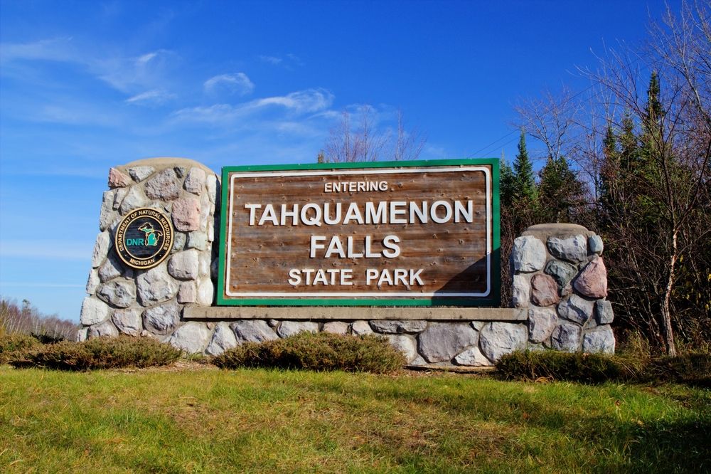 Welcome sign of Tahquamenon Falls State Park