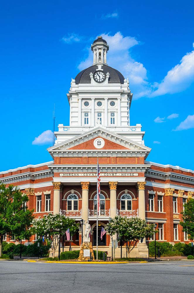 Exterior view of the Morgan County courthouse.