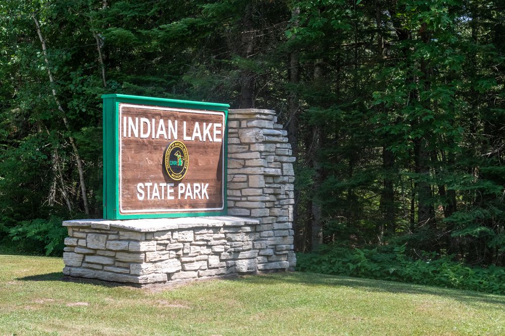Welcome sign of Indian Lake State Park