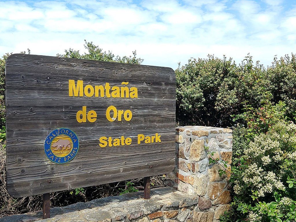 Welcome sign of Montaña de Oro State Park