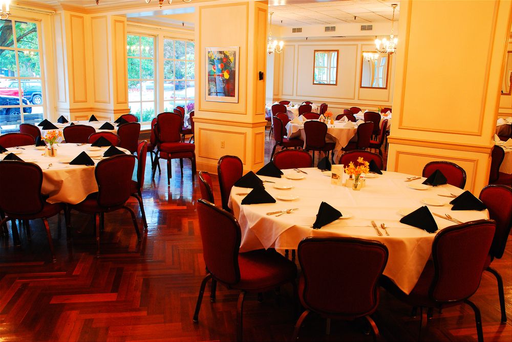 Dining hall in the Historic Boone Tavern Hotel and Restaurant