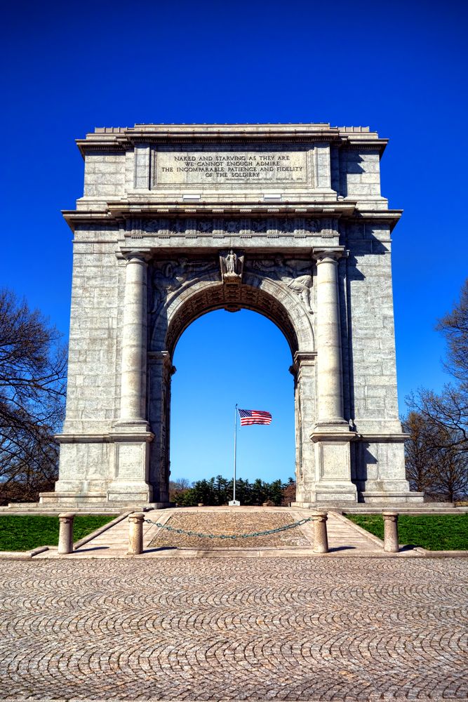 Daytime view of National Memorial Arch