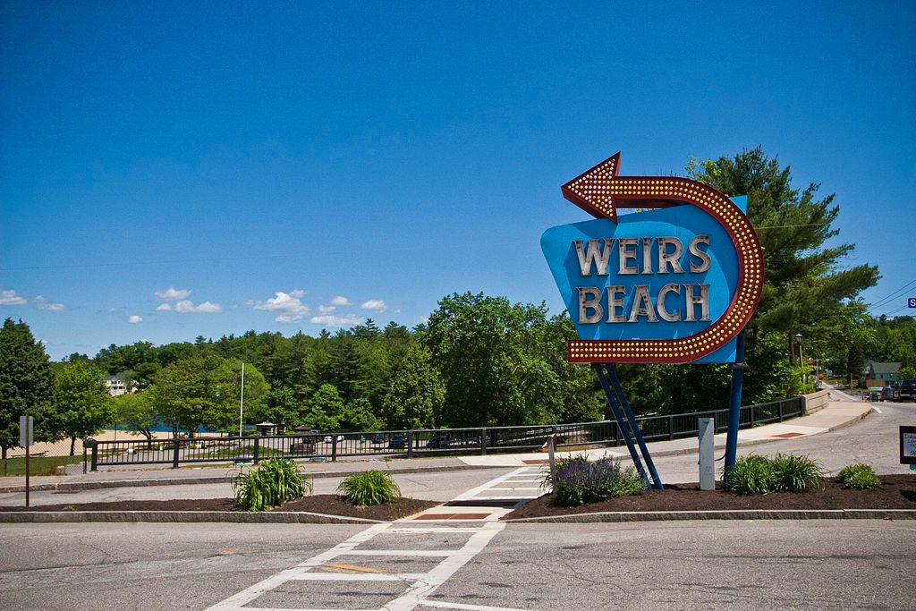 Direction sign to weirs beach.