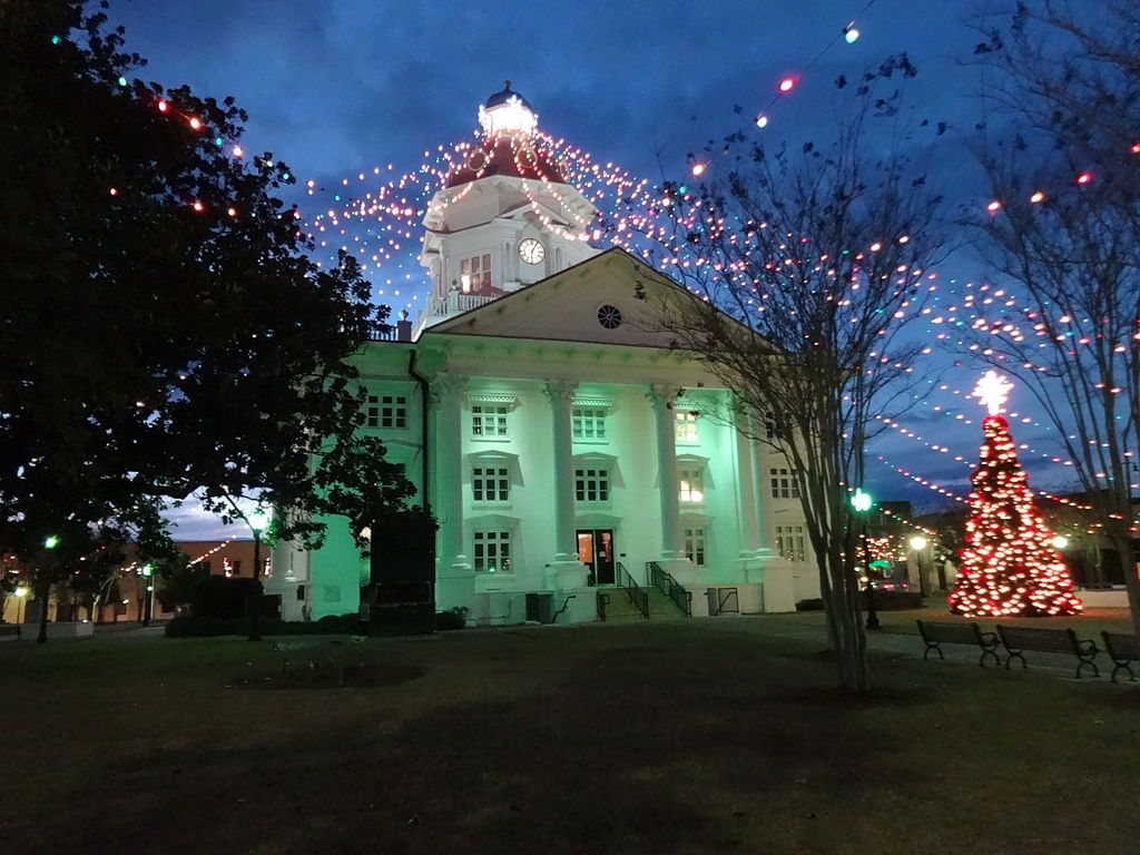 The Canopy of Lights surrounding the colquitt county courthouse