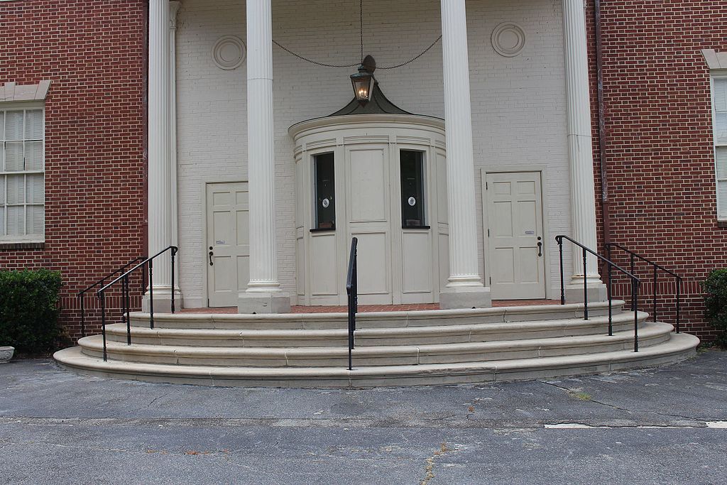 Steps leading to Colquitt County Arts Center's entrance