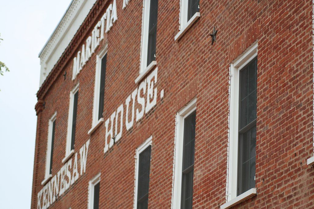 Facade of Kennesaw House