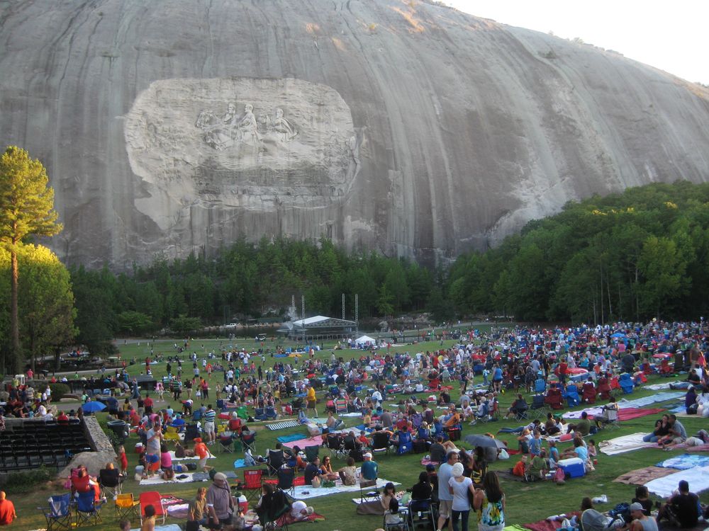 People having picnics at Stone Mountain Park