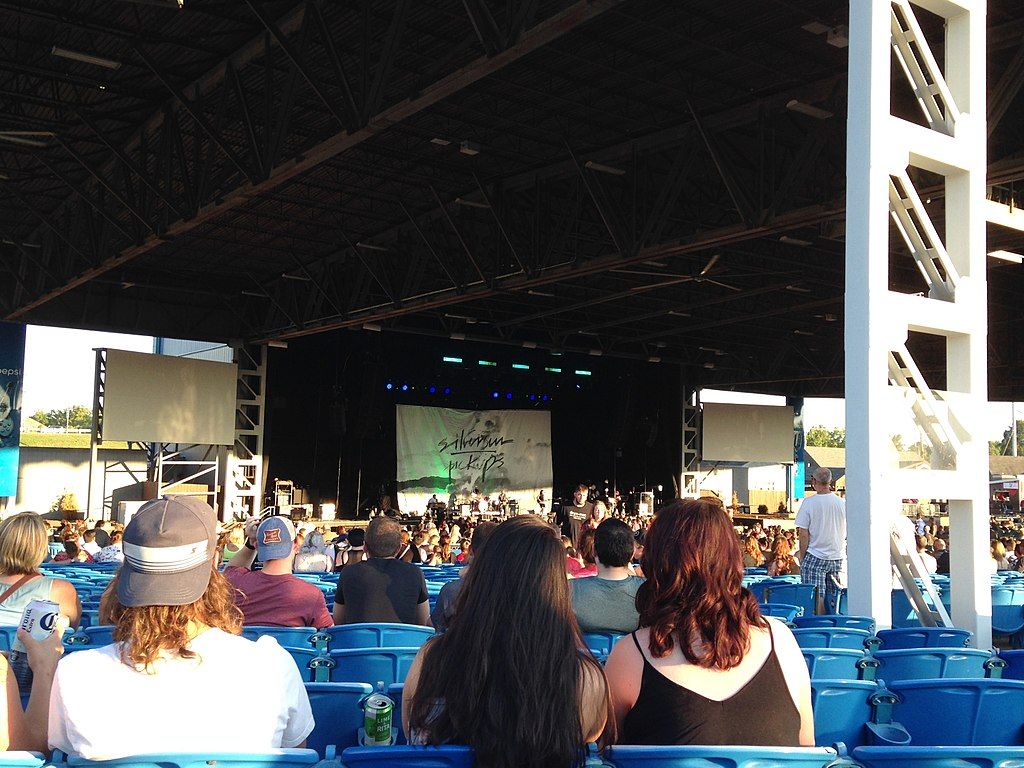 Daytime view of Hollywood Casino Amphitheatre