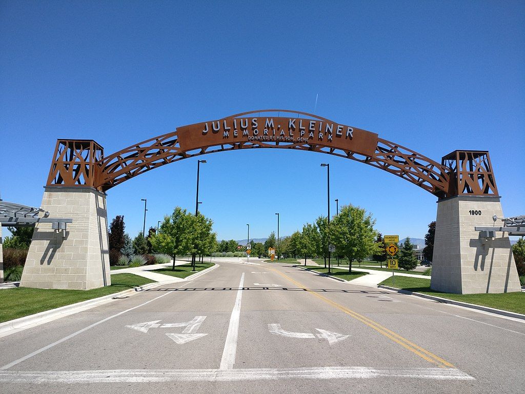 Entrance arch of Julius M. Kleiner Memorial Park