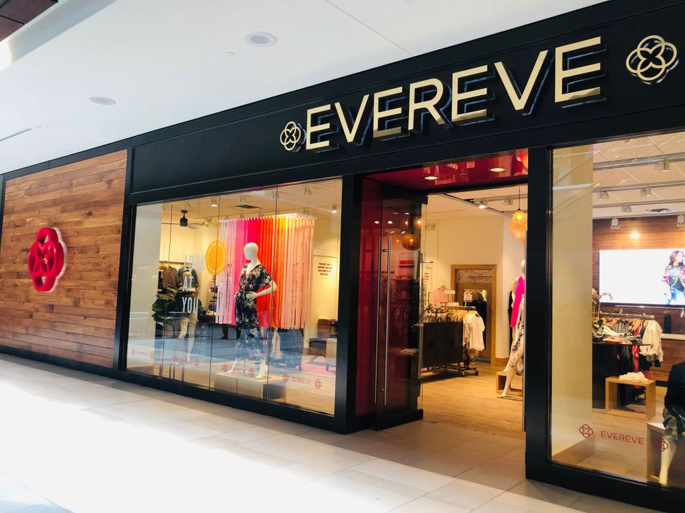 Evereve store in Ridgedale Center