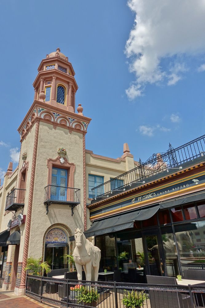 A tower and bistro at Country Club Plaza