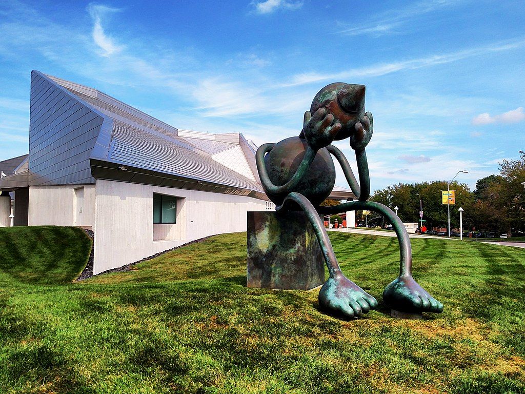 Crying giant sculpture in front of the Kemper Museum of Contemporary Art