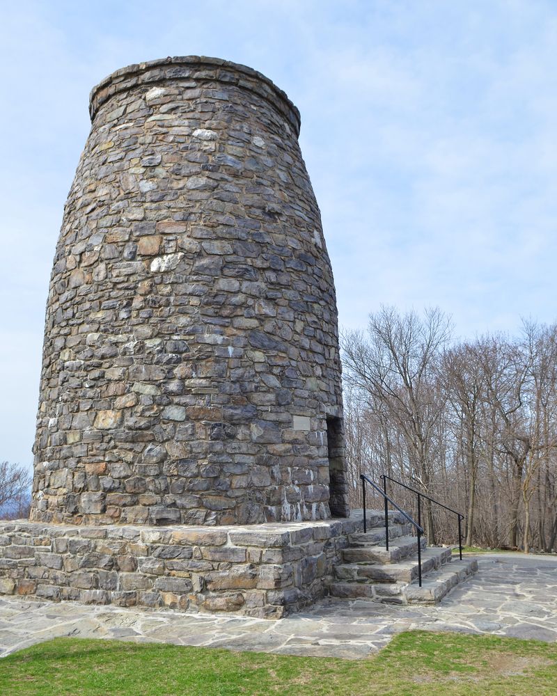 Side facade of Washington Monument State Park's tower
