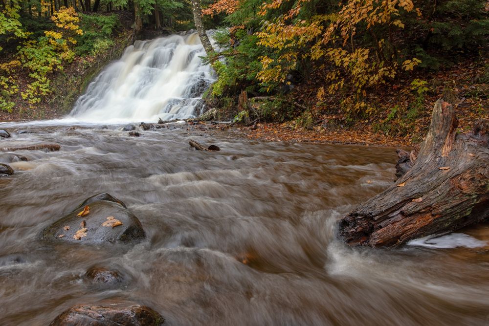 A small waterfall along Carp River Falls trail