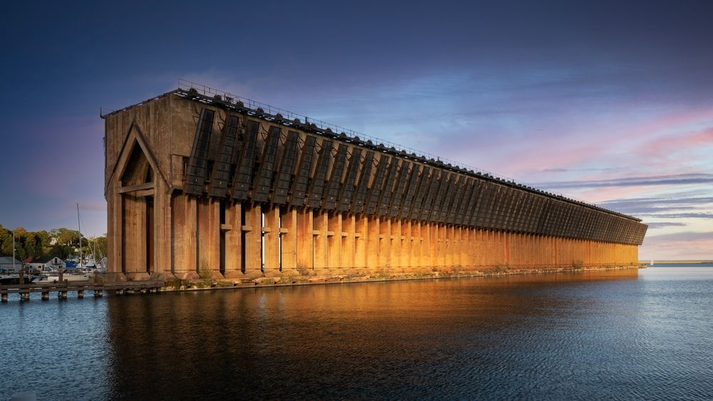 Side view of Lower Harbor Ore Dock