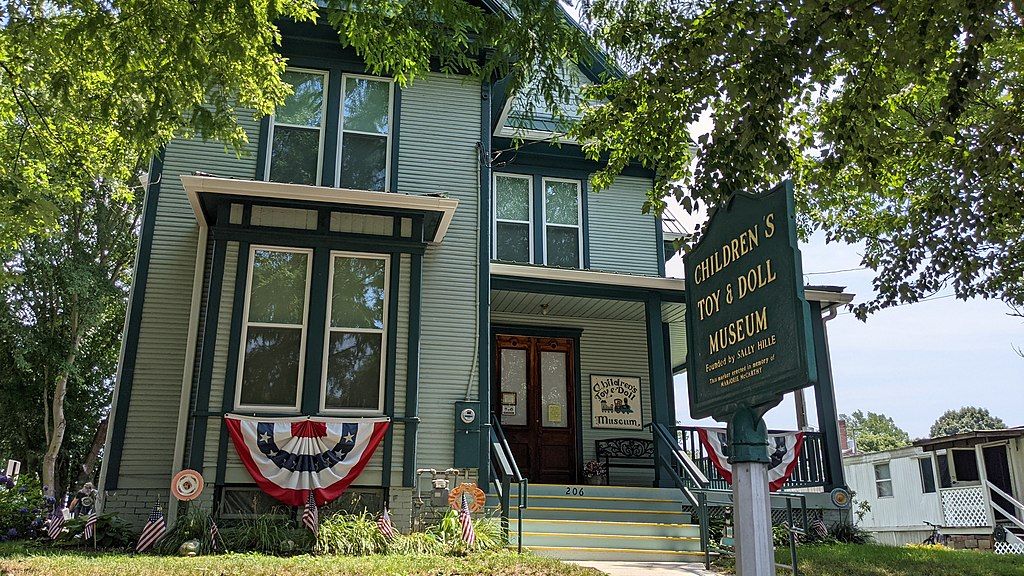 Exterior of Children's Toy & Doll Museum