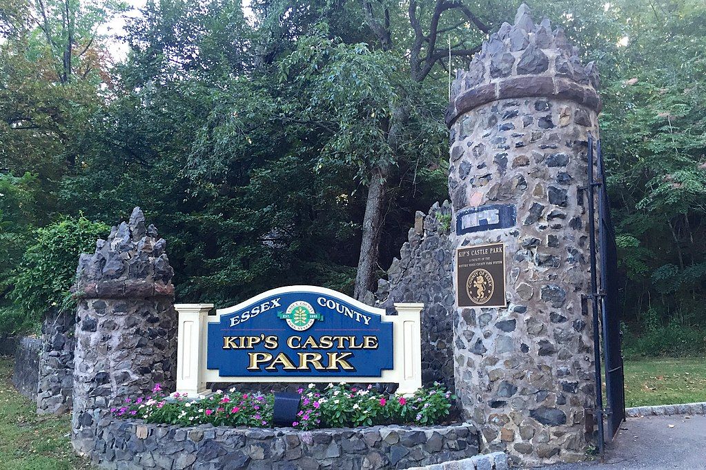 Name sign of Kip’s Castle Park.