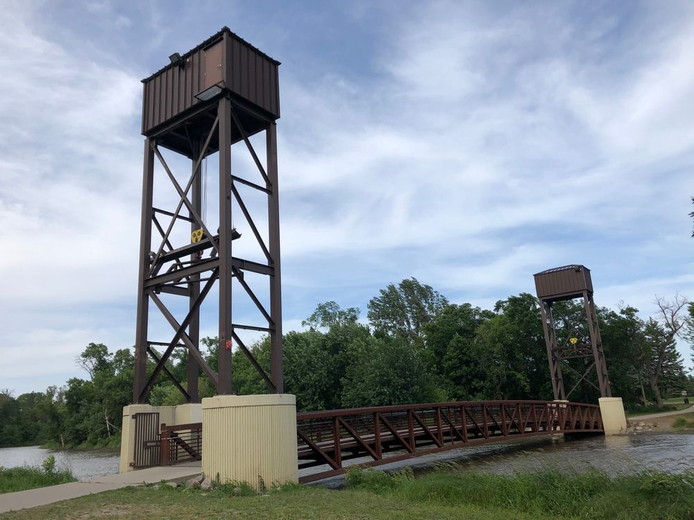 A short bridge on Lindenwood Park