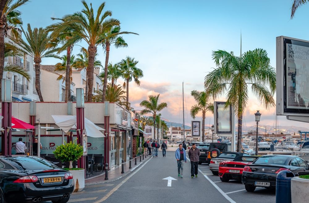 Shops along Marina Banús