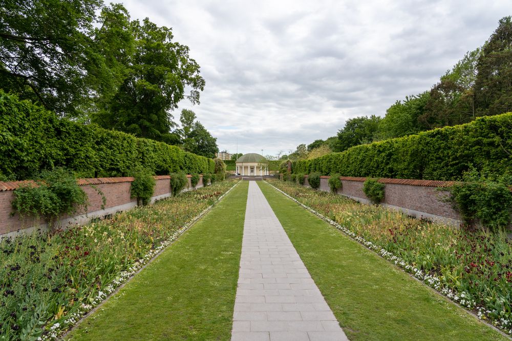 Pathway lined with grass and plants at Pildammsparken