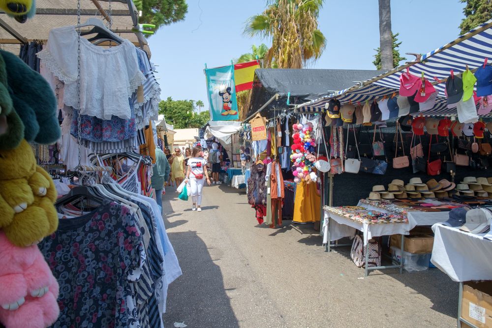 Hat vendor at Puerto Banús Street Market