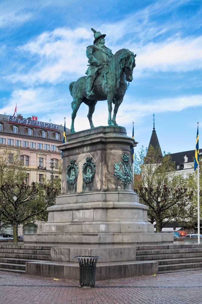 Equestrian statue at Stortorget square