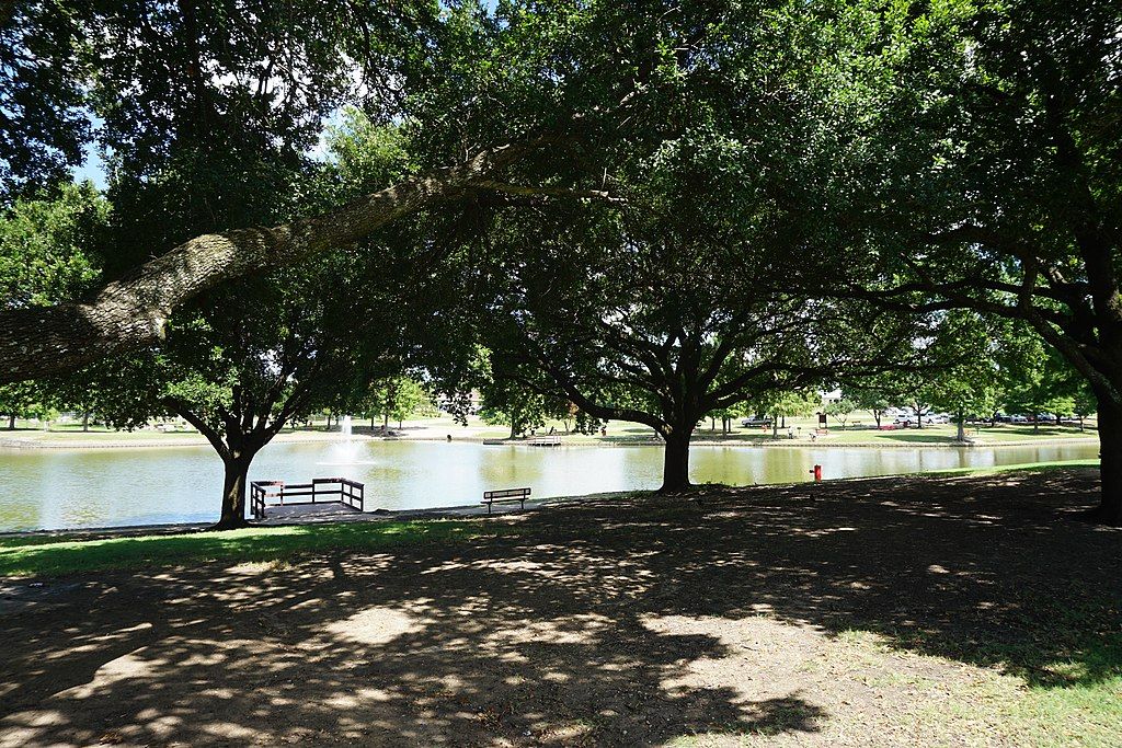 Daytime view of City Lake Park