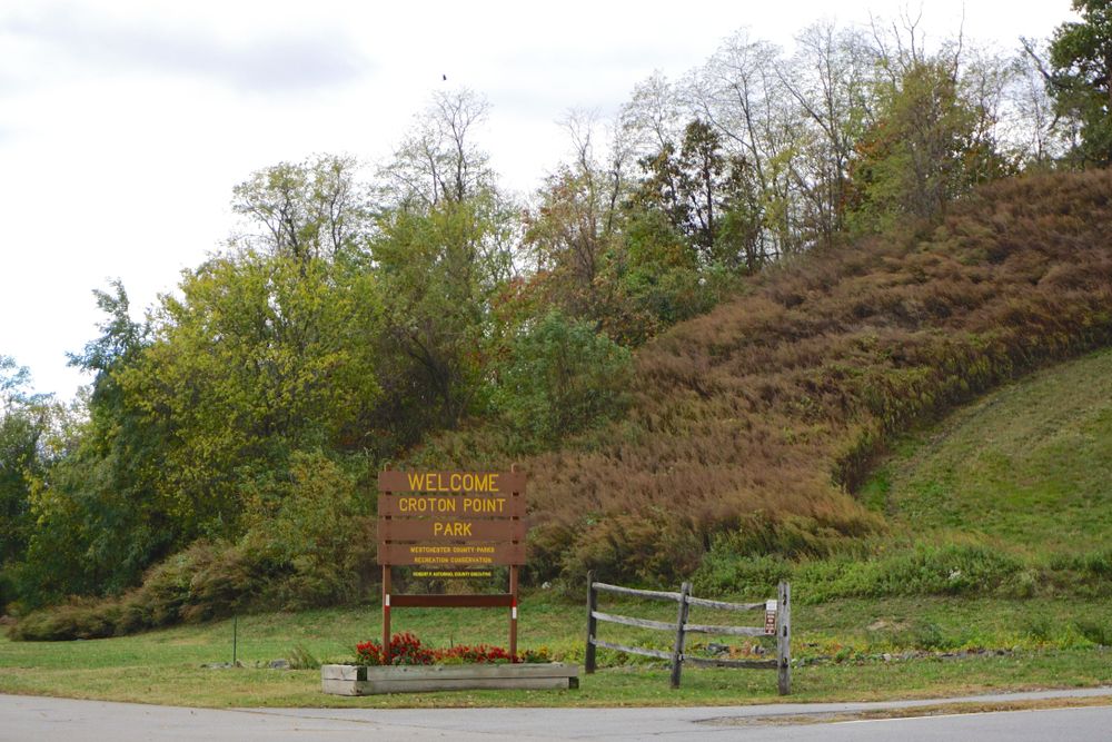 Welcome sign of Croton Point Park
