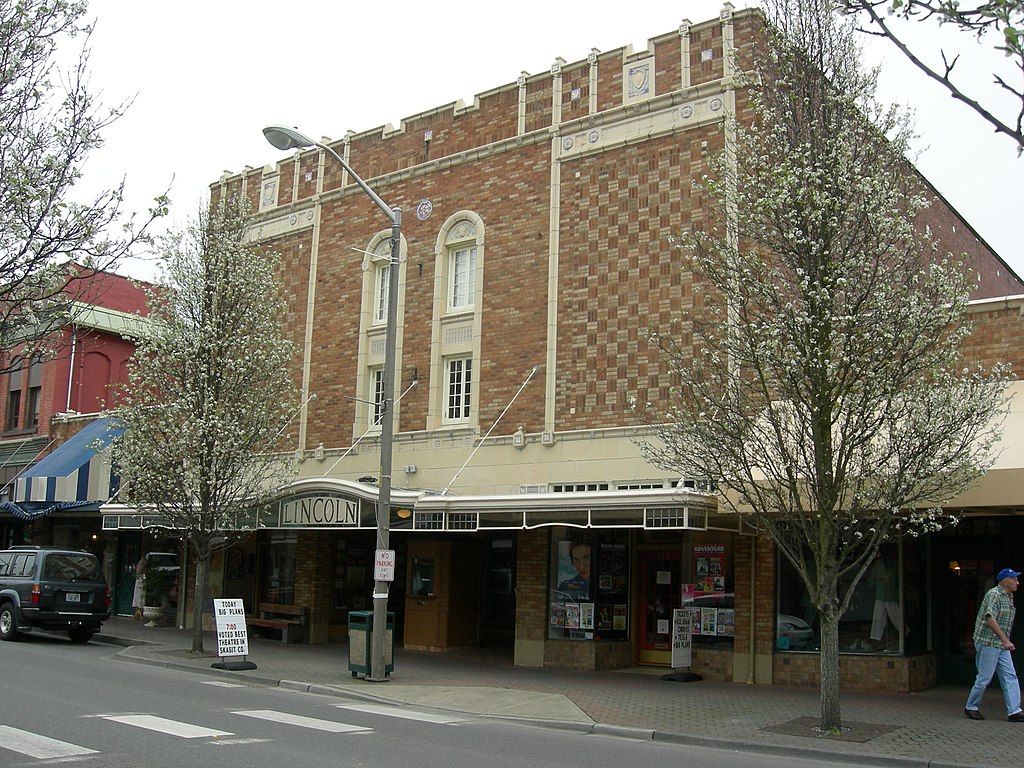Exterior of the Historic Lincoln Theater