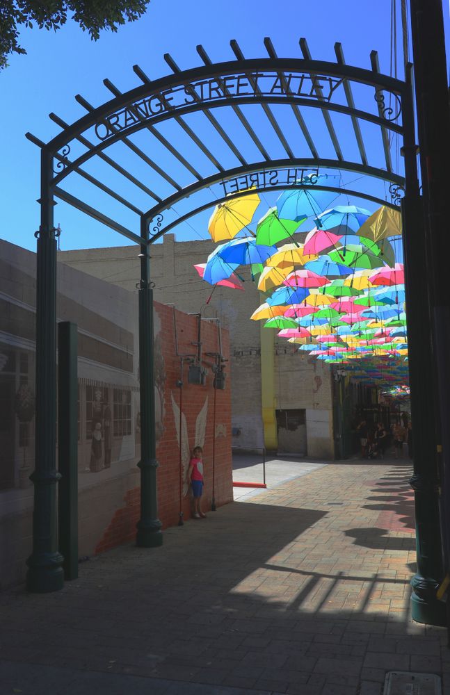 Entryway of Orange Street Alley