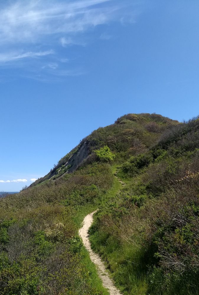 Uphill hiking trail at Menemsha Hills