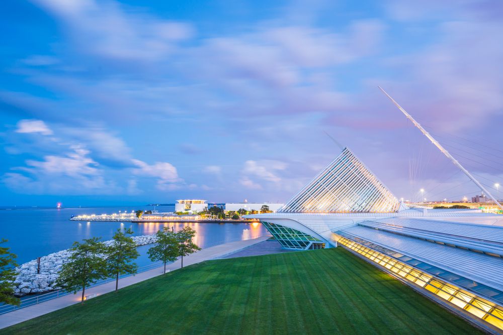 Sunset over the Milwaukee Art Museum