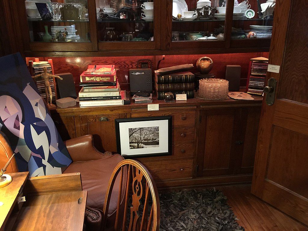 Interior of RiverEdge Galleries