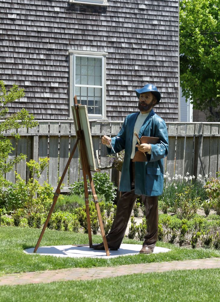 A statue of an artist at Hadwen House