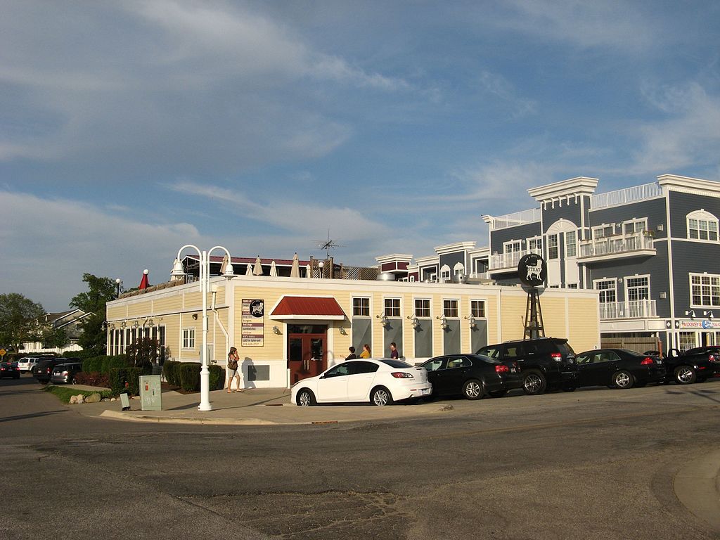 Exterior of Stray Dog Bar & Grill