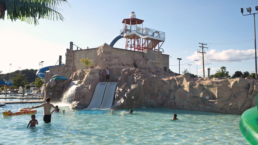 A swimming pool in Chesapeake Beach Water Park