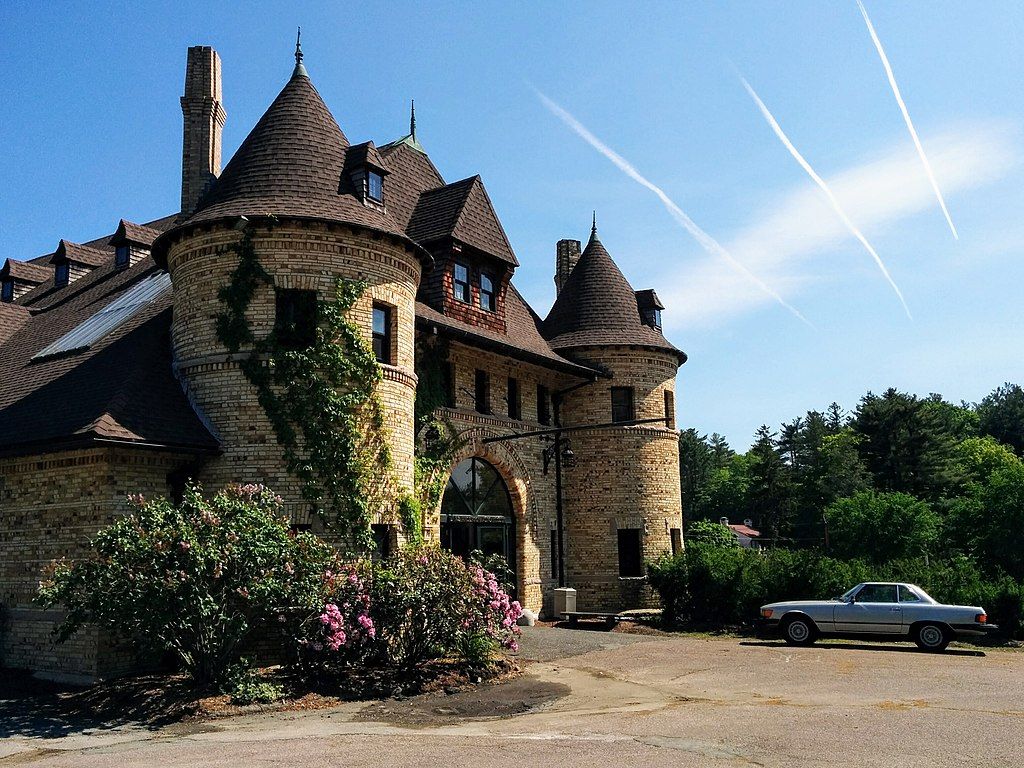 Side view of Larz Anderson Auto Museum