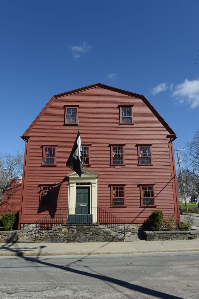 Front view of White Horse Tavern's exterior