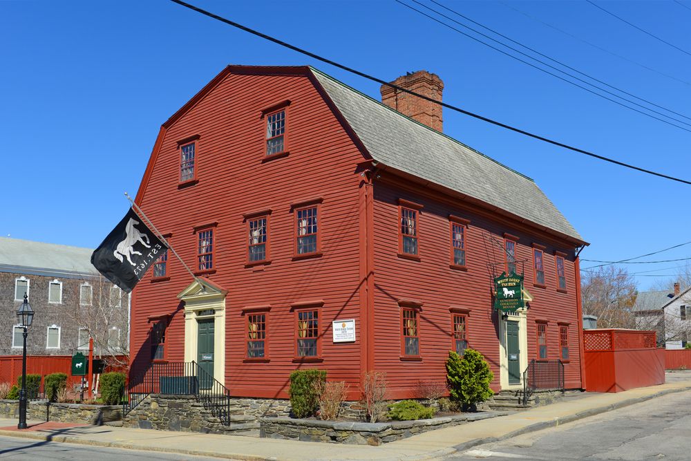 Side view of White Horse Tavern's exterior