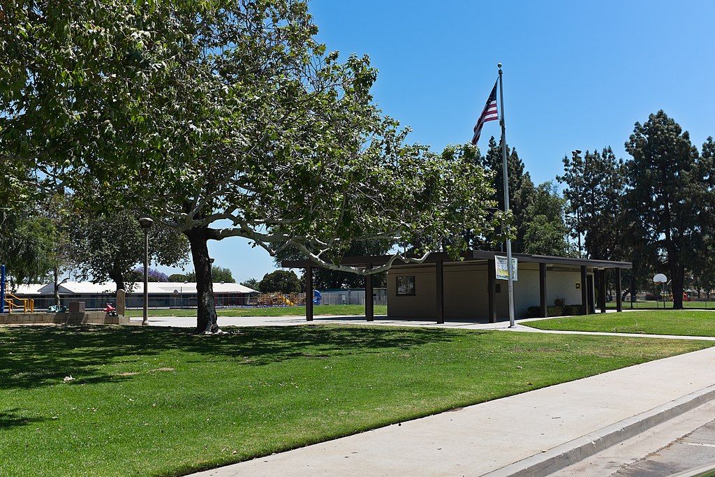 Sunny day at Holifield Park