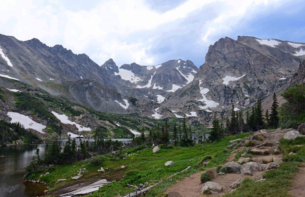 Scenic view of Arapaho Glacier Trail