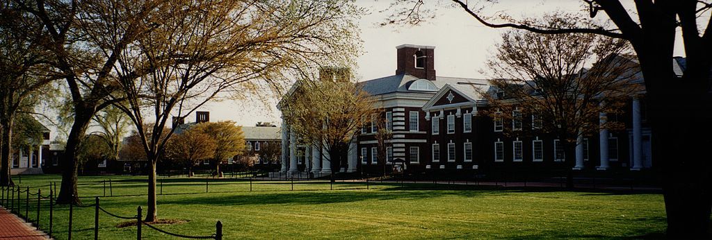 Exterior of the mall in University of Delaware