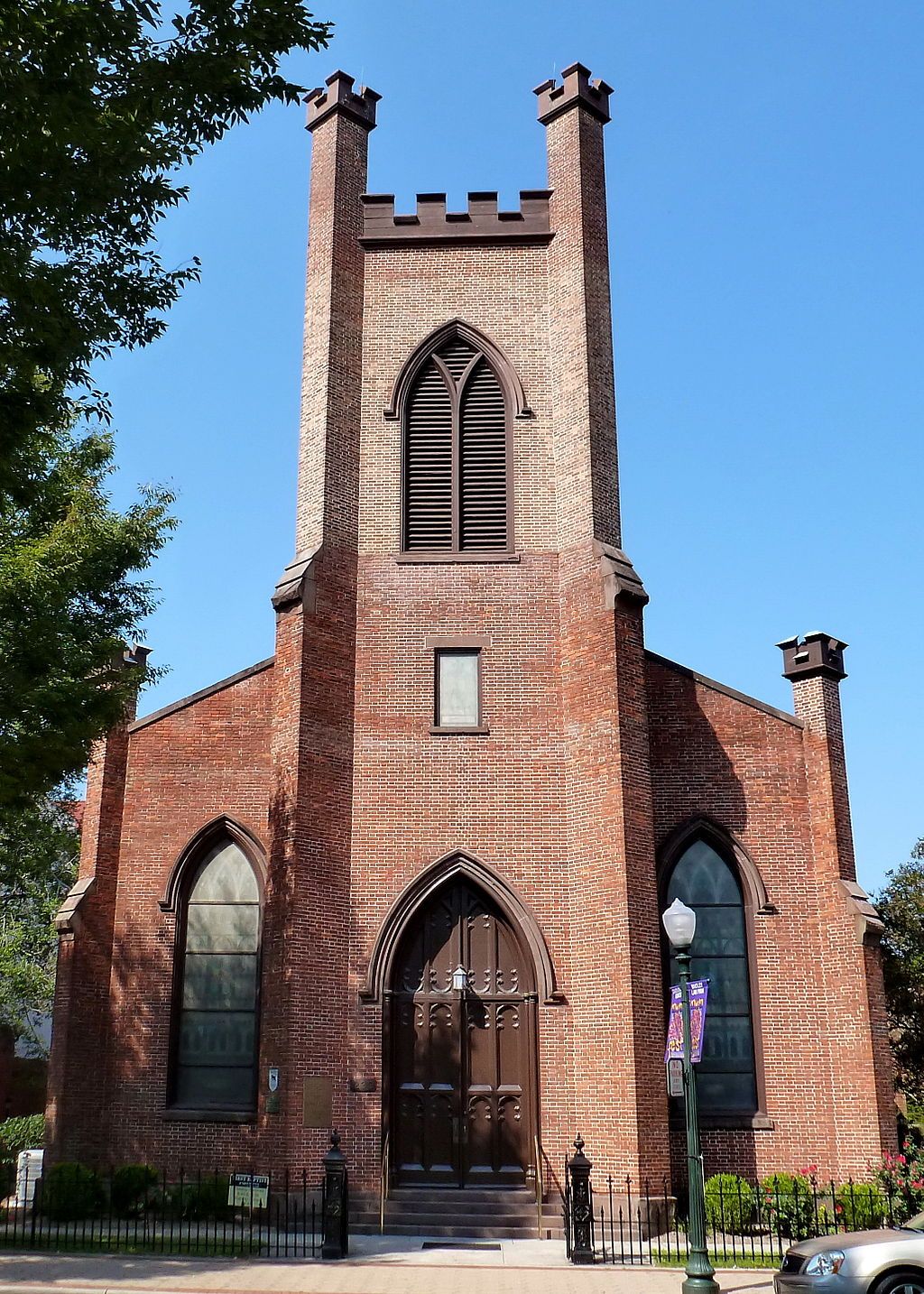 Exterior of the First Baptist Church