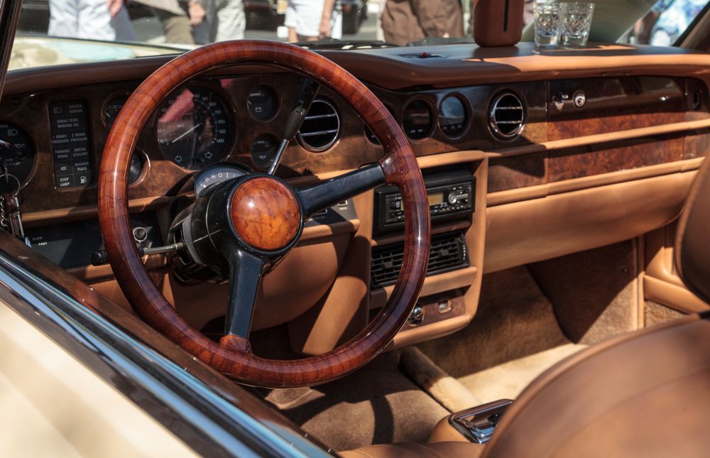Steering wheel of a car at Naples Depot Museum