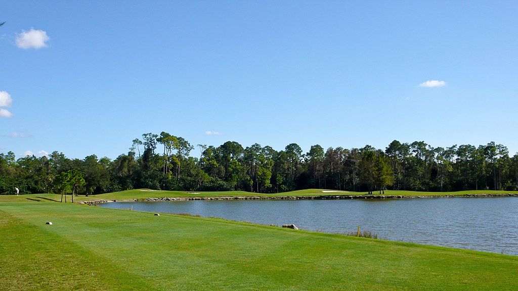Daytime view of Eastwood Golf Course's hole 10