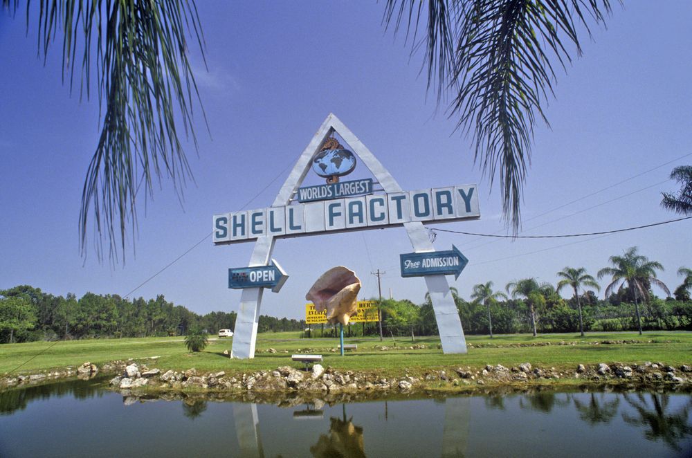 Entrance sign of Shell Factory and Nature Park