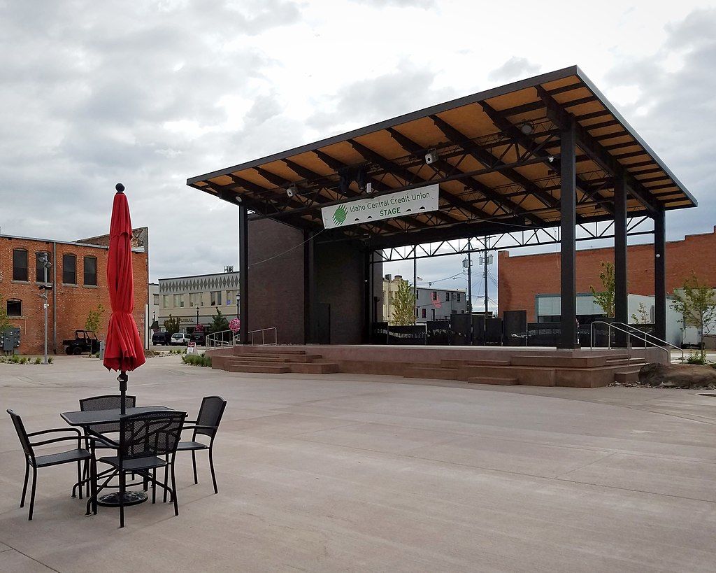 Grounds of Indian Creek Plaza