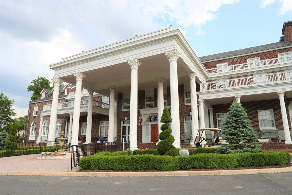 Outside view of Mimslyn Inn