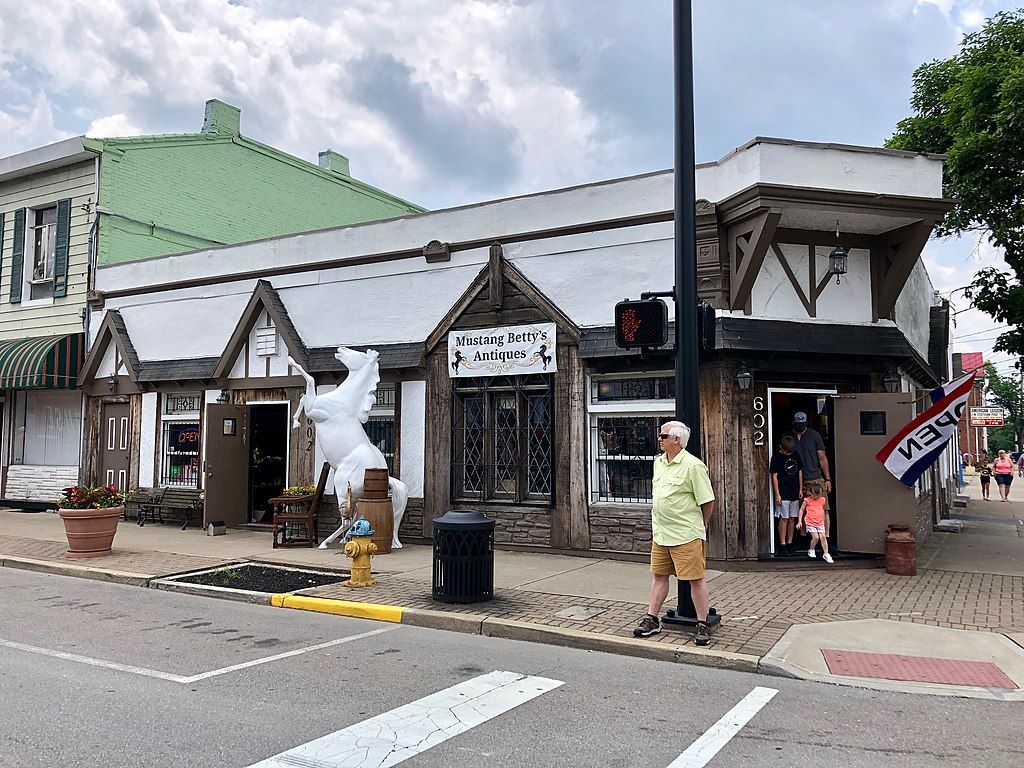 Antique store at Monmouth Street Historic District