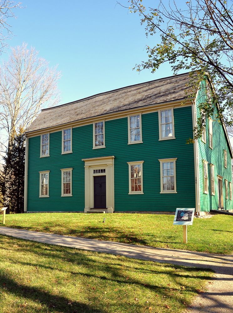 Front view of Durant-Kenrick House exterior